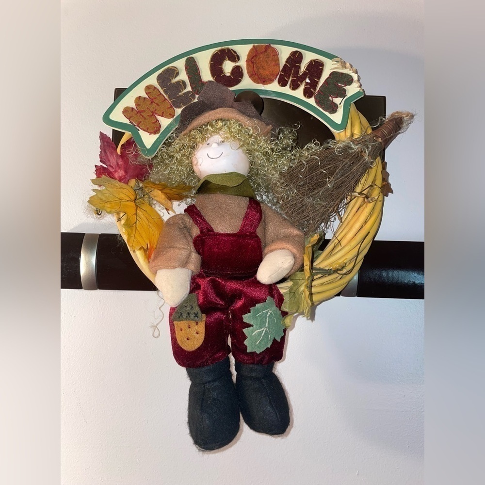 NWT HANDCRAFTED BY ME DOC L “WELCOME” FALL HARVEST SCARECROW DECORATION!